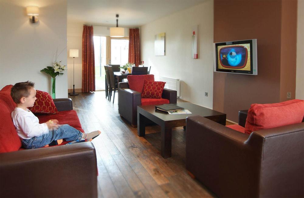 Hotel Johnstown House Enfield Esterno foto